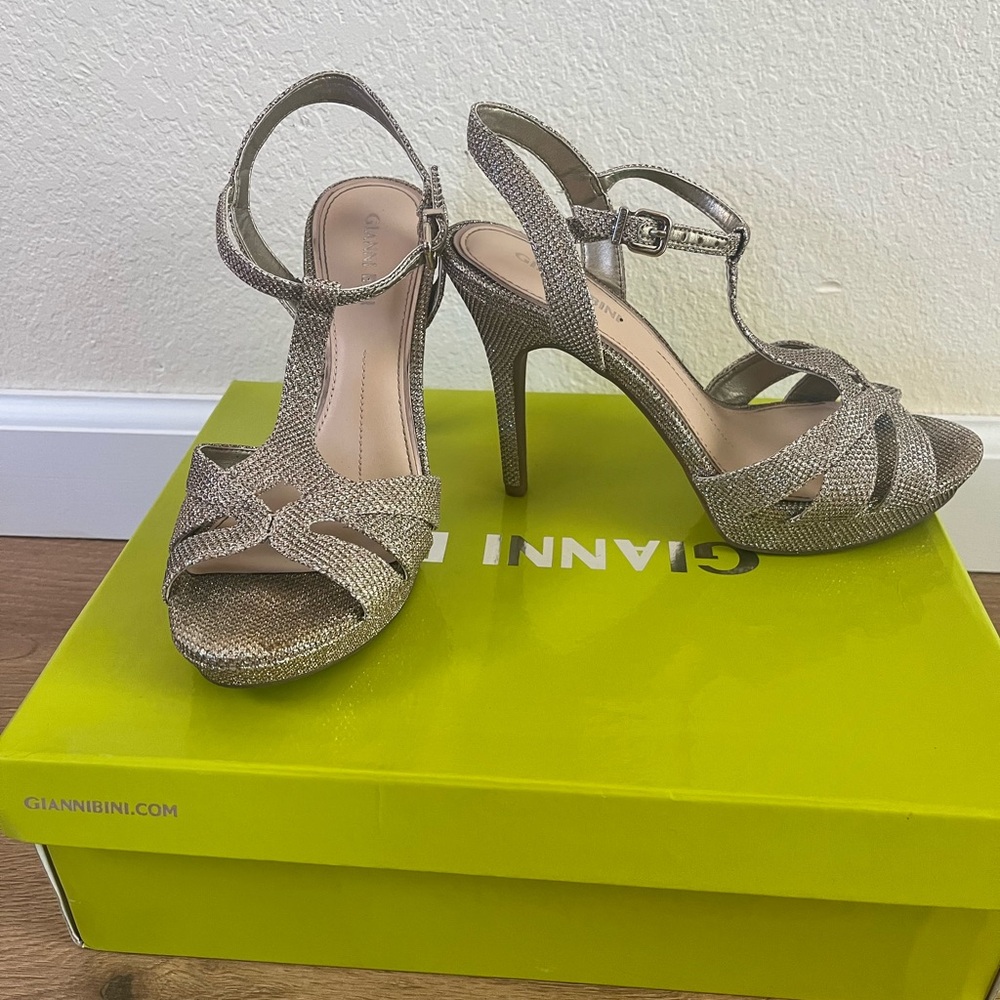 Gianni Bini Women's Gold Heels
